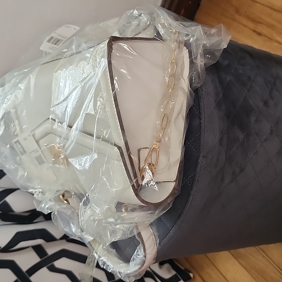 Handbag - Picture 2 of 8